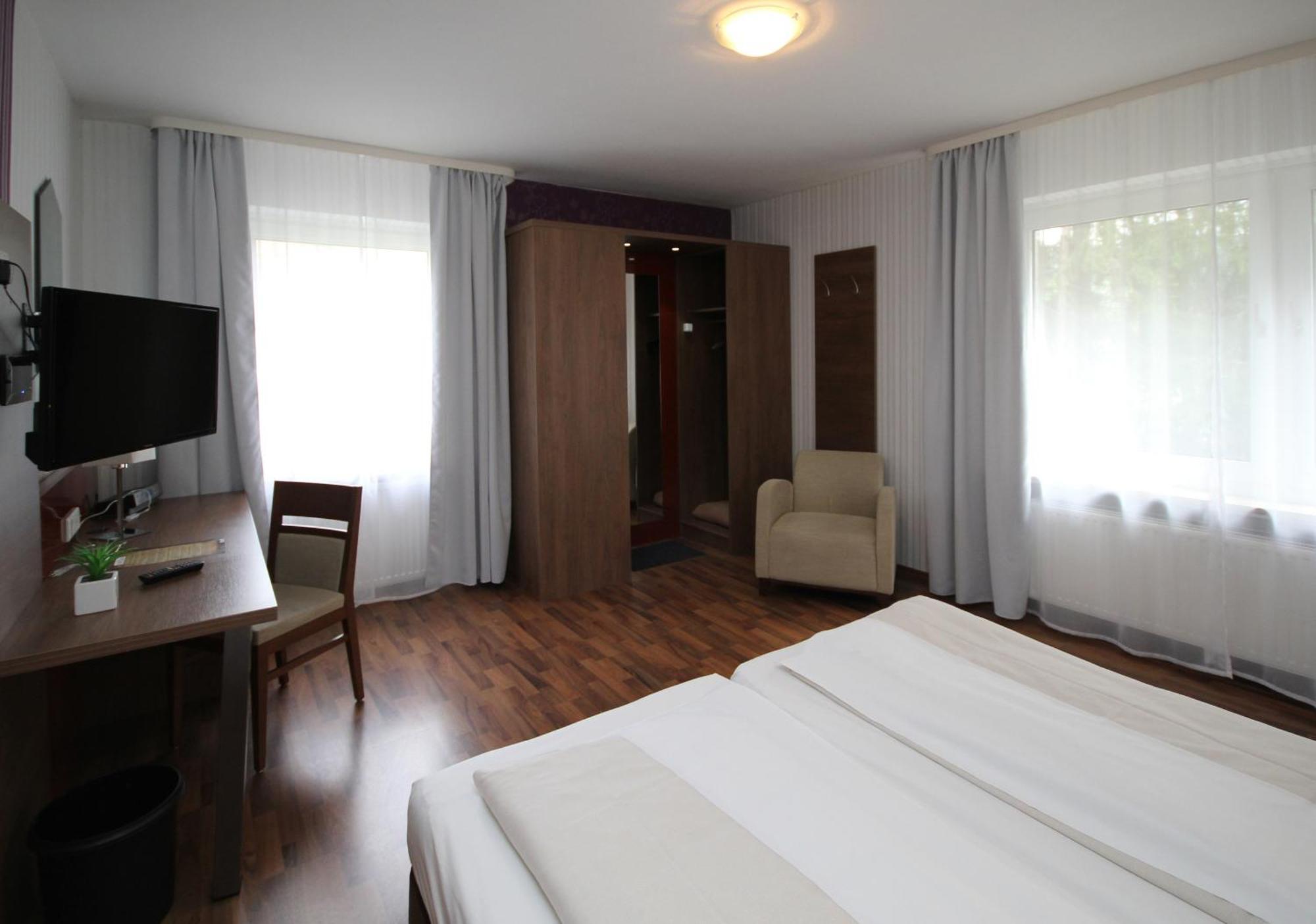 Hotel Berghof Wasserkuppe & Gaestehaus Fuldaquelle Герсфельд Экстерьер фото