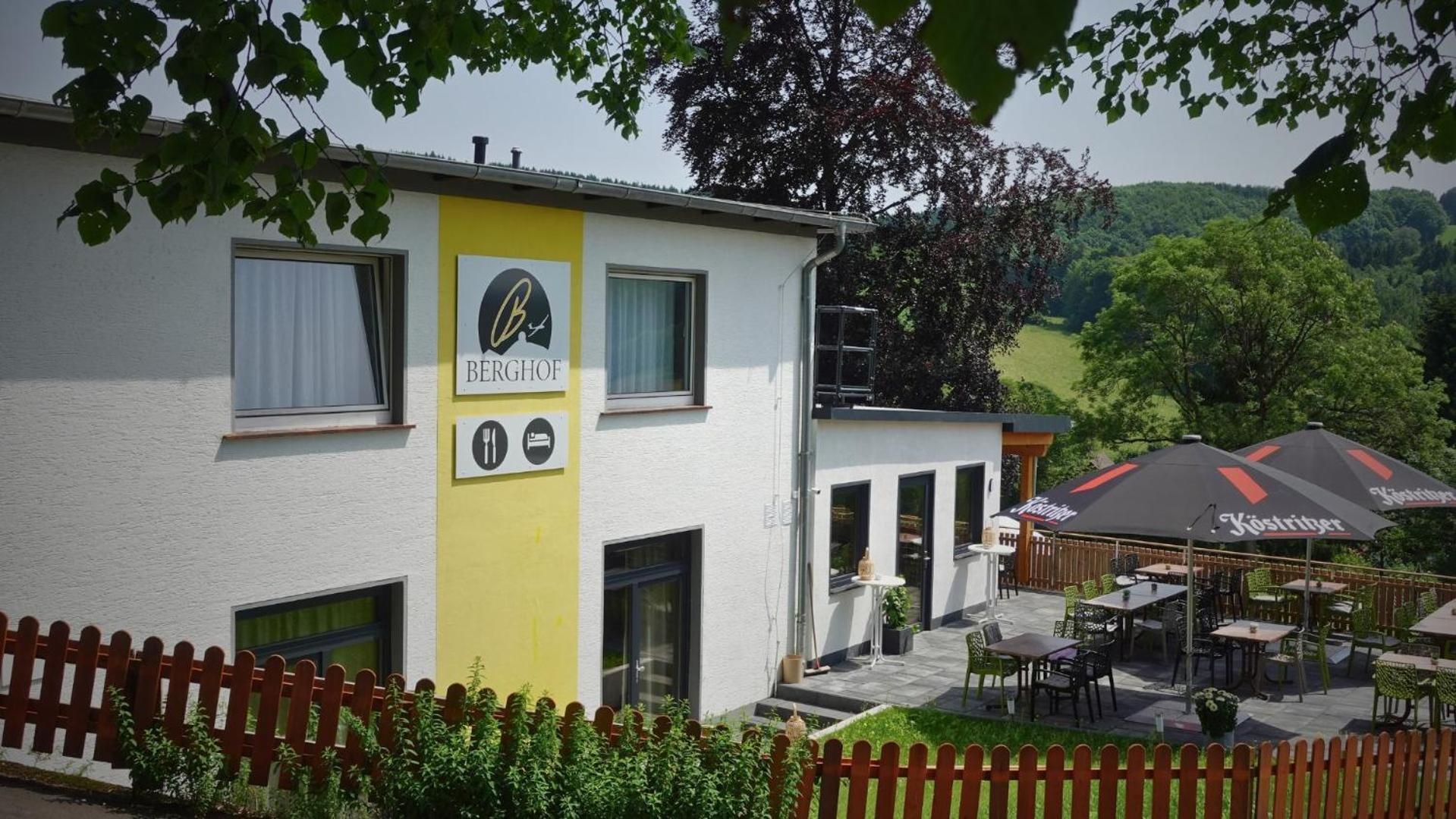 Hotel Berghof Wasserkuppe & Gaestehaus Fuldaquelle Герсфельд Экстерьер фото