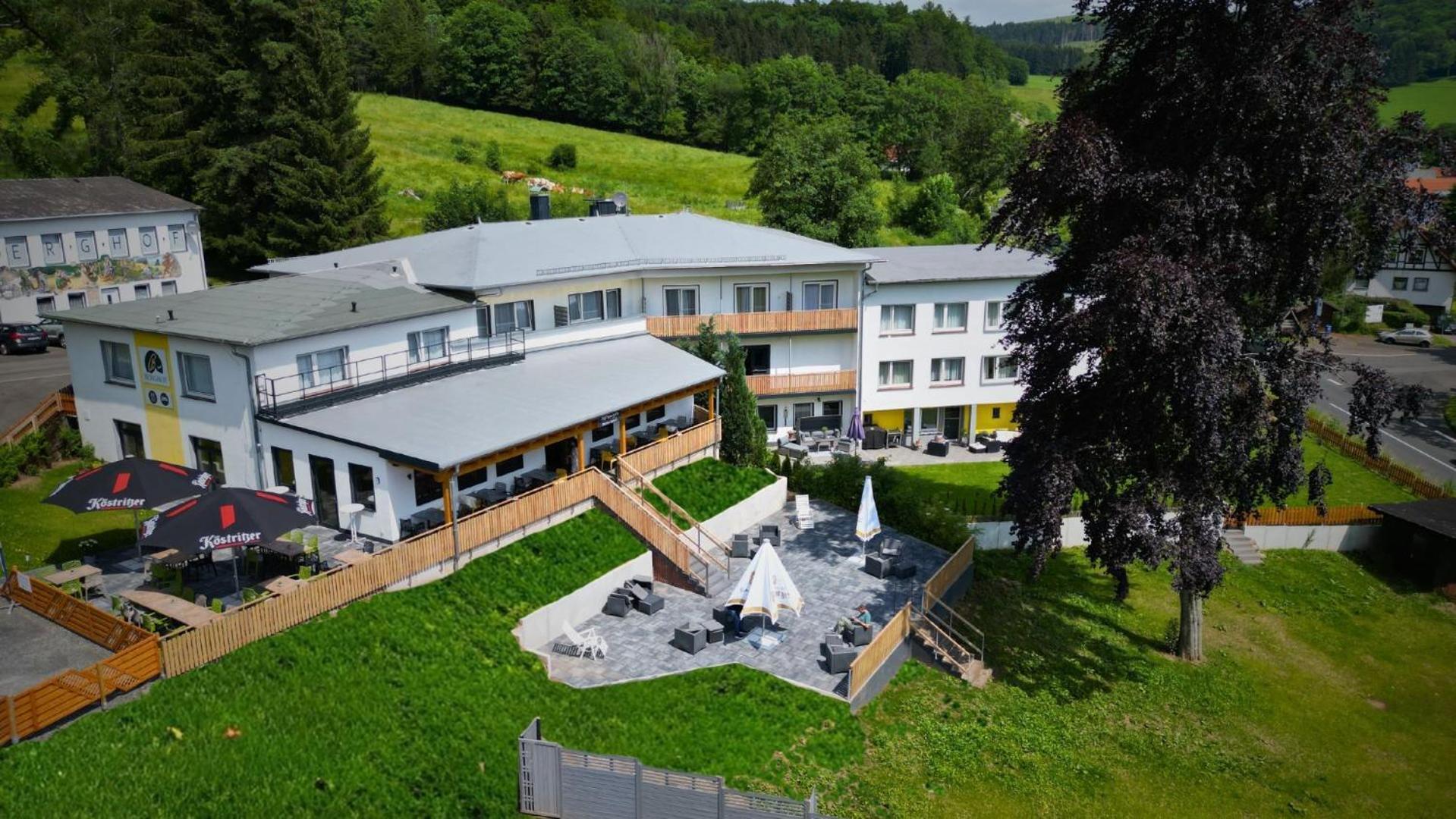 Hotel Berghof Wasserkuppe & Gaestehaus Fuldaquelle Герсфельд Экстерьер фото