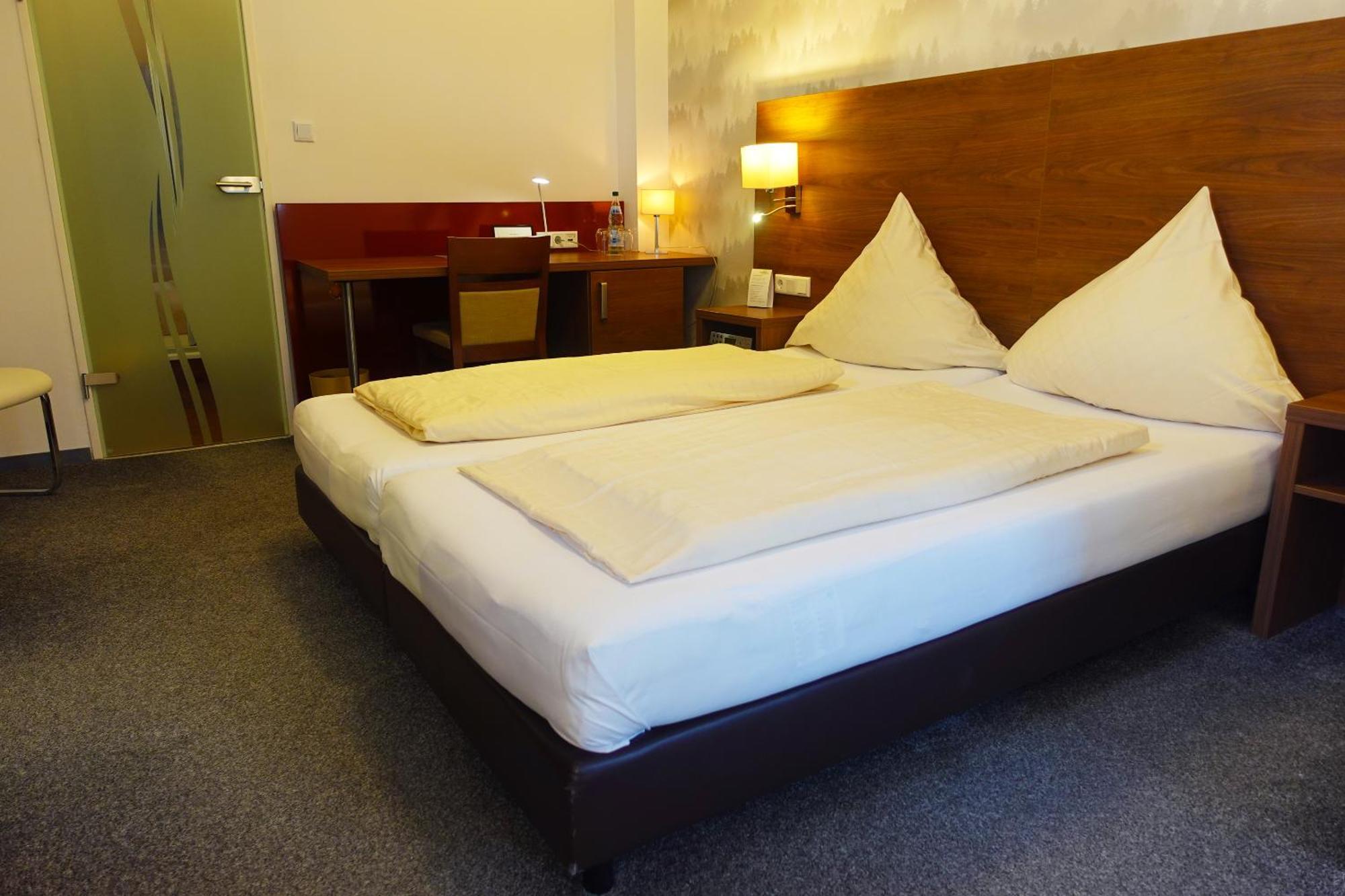 Hotel Berghof Wasserkuppe & Gaestehaus Fuldaquelle Герсфельд Экстерьер фото