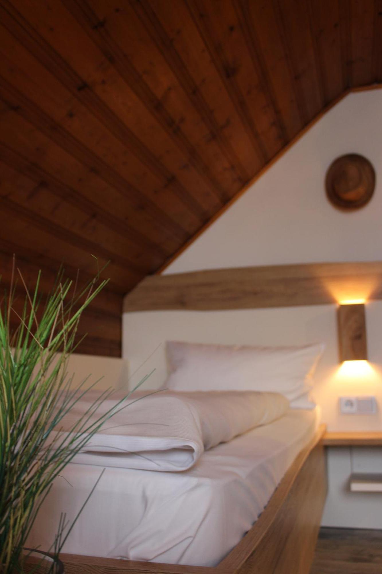 Hotel Berghof Wasserkuppe & Gaestehaus Fuldaquelle Герсфельд Экстерьер фото